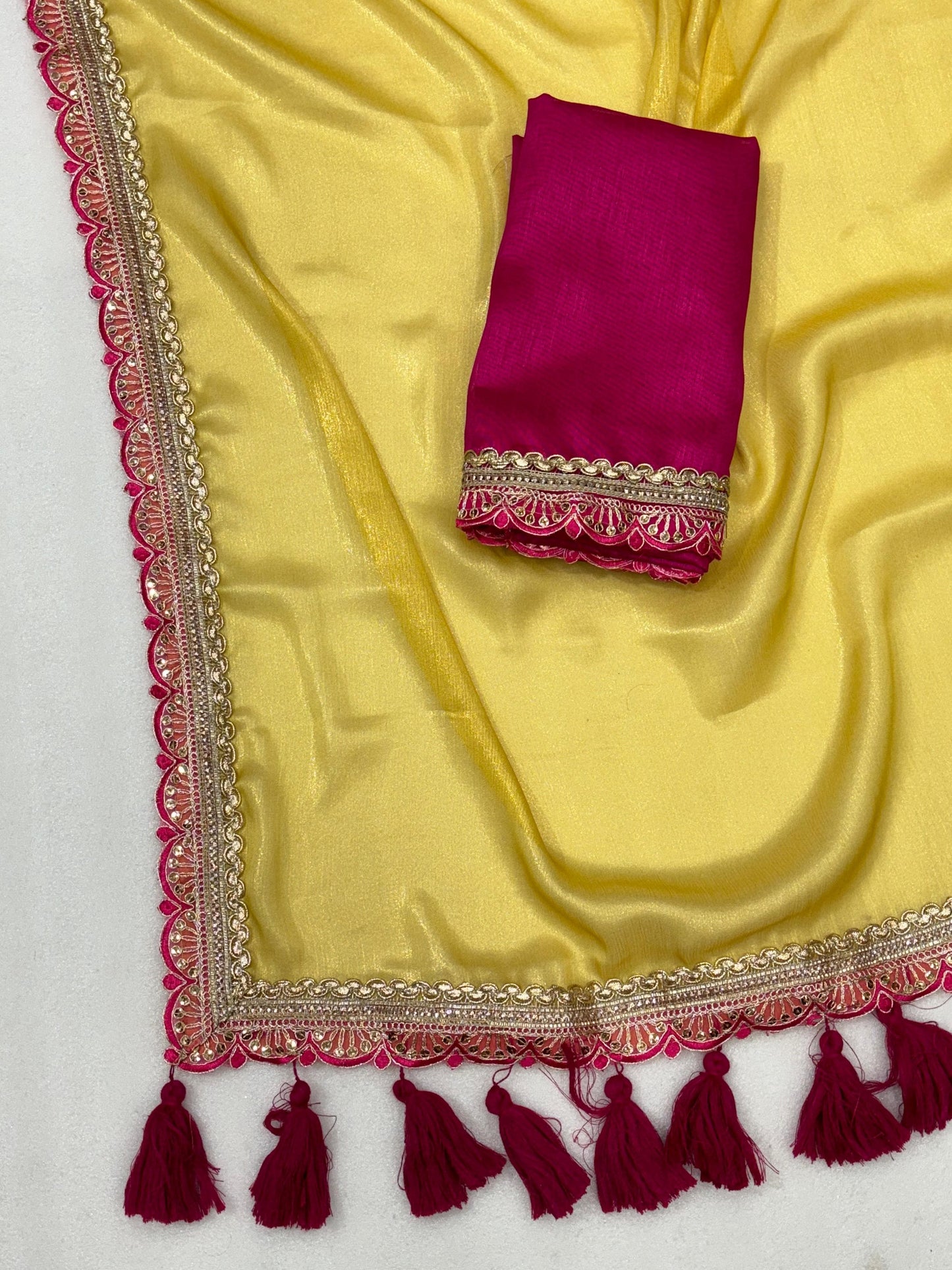 Chikorani – Shining Chiffon Saree with Fancy Lace Border