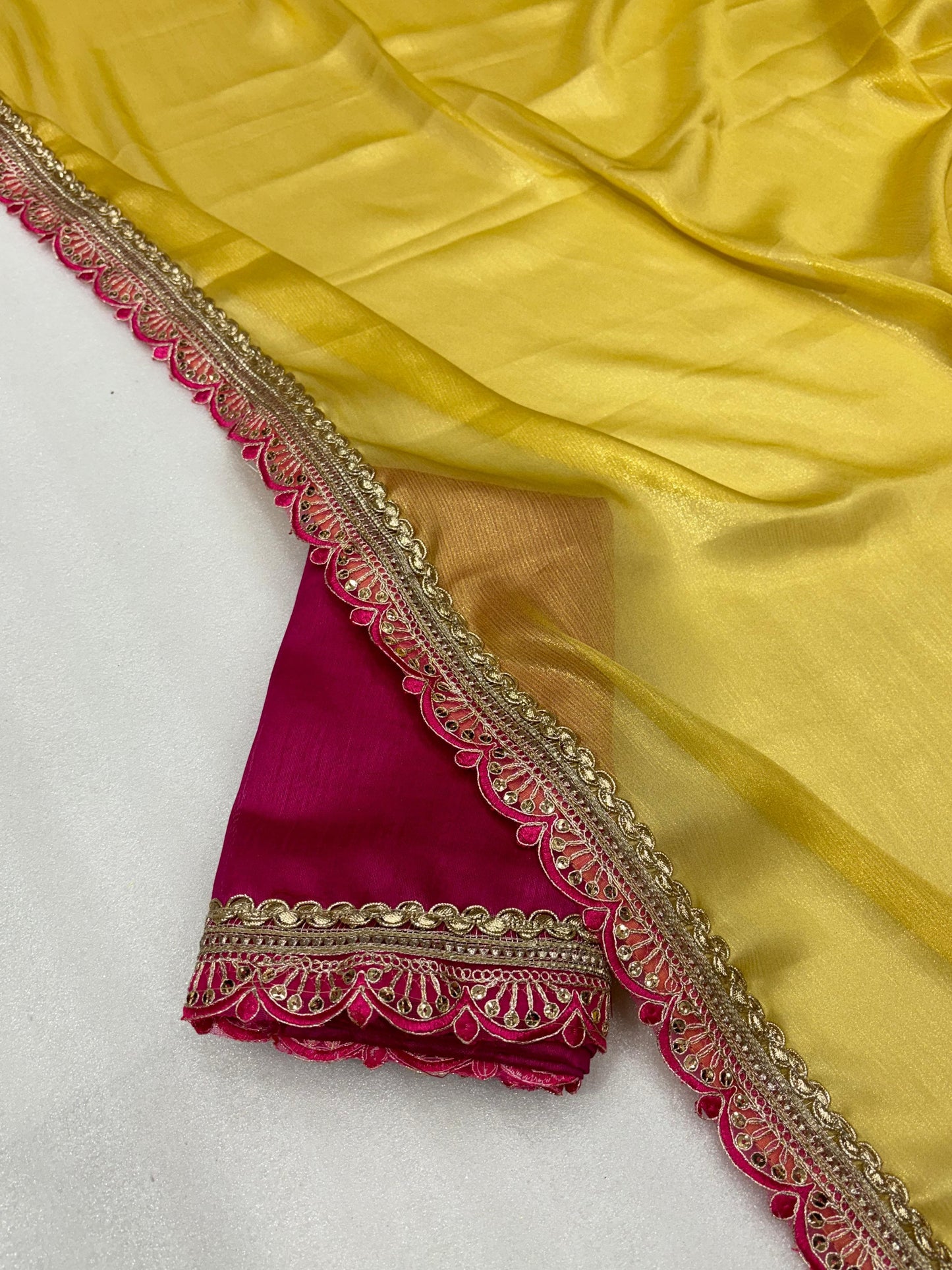 Chikorani – Shining Chiffon Saree with Fancy Lace Border