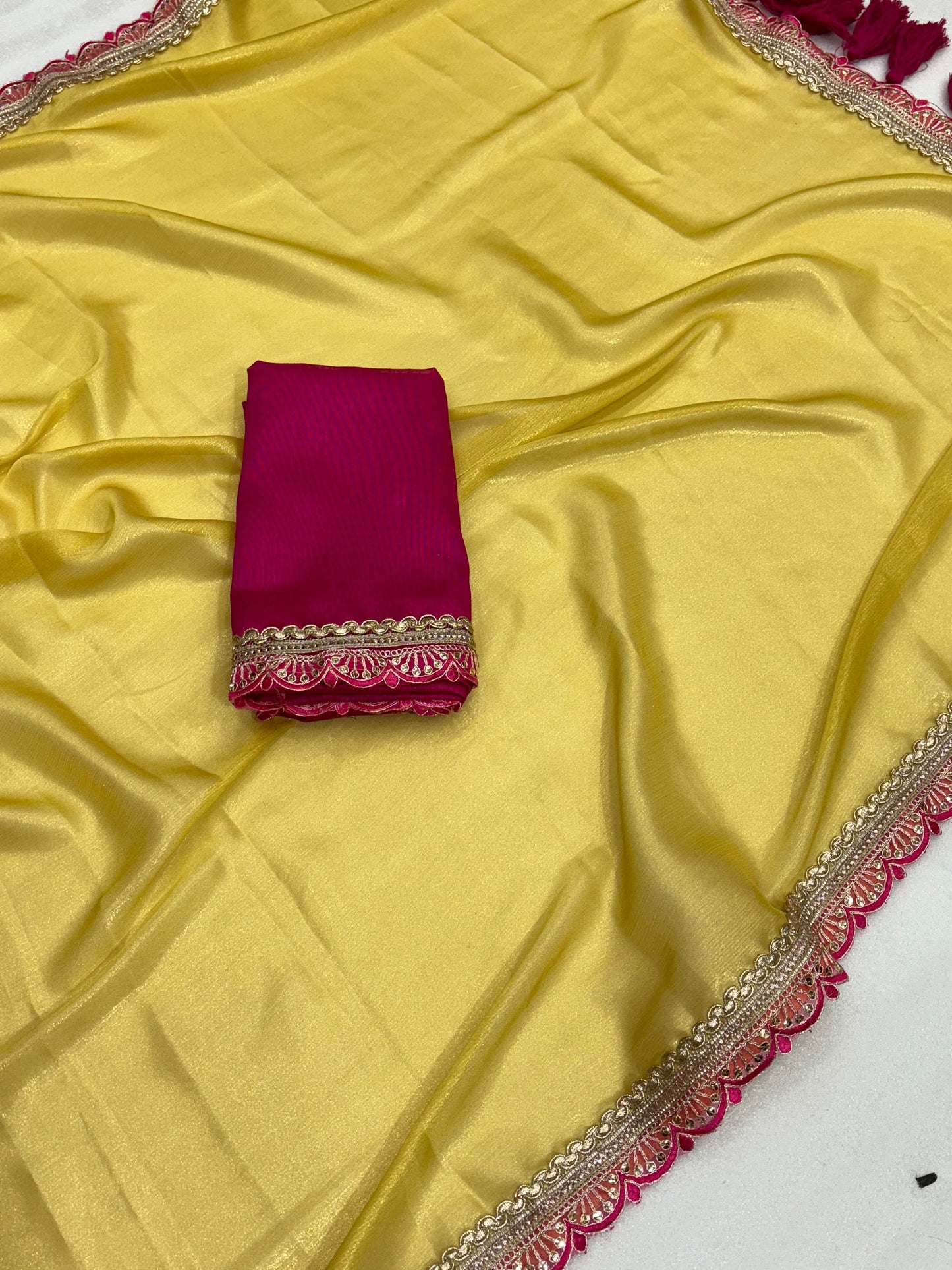 Chikorani – Shining Chiffon Saree with Fancy Lace Border