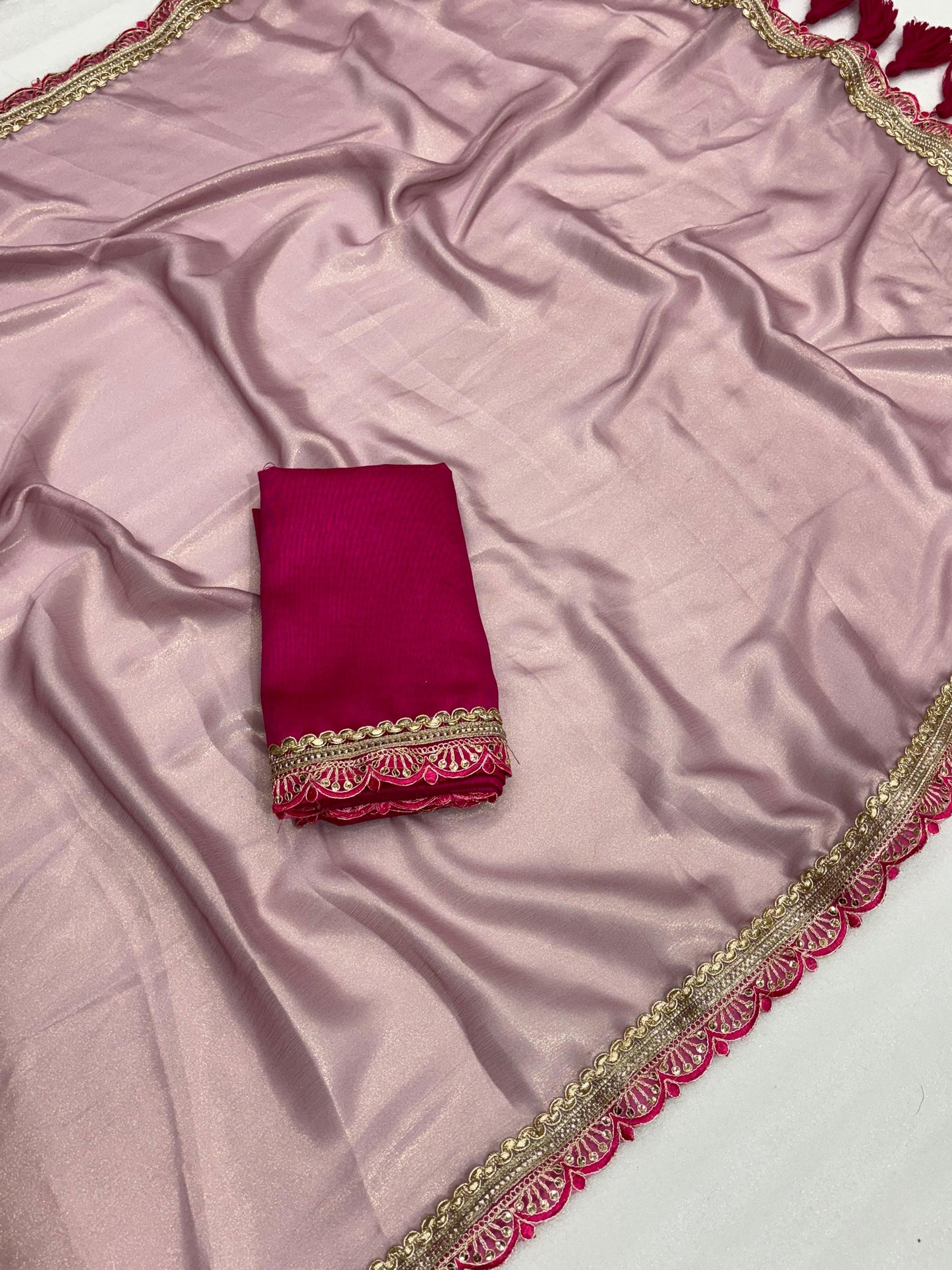 Chikorani – Shining Chiffon Saree with Fancy Lace Border